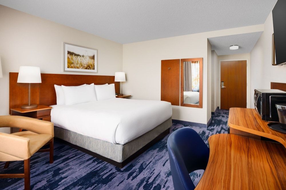 Room, 1 King Bed (Mobility Accessible, Roll-in Shower)