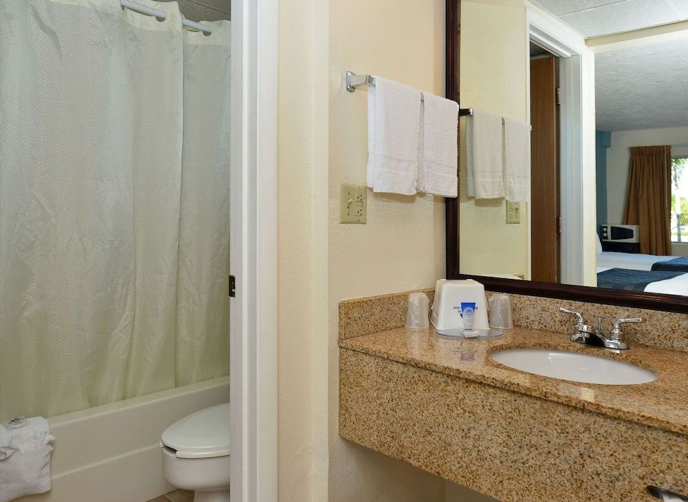 Americas Best Value Inn Bradenton Sarasota Room, 2 Double Beds, Non Smoking 3