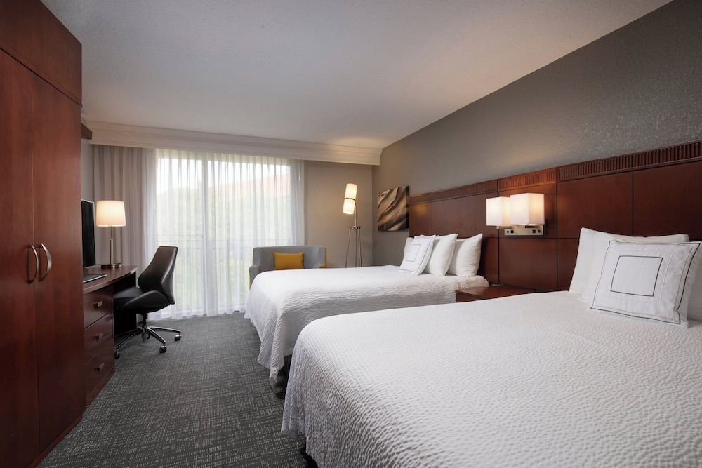 Room, 2 Queen Beds, Balcony