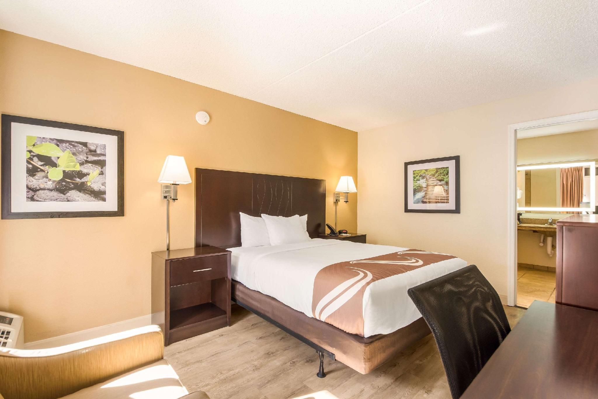 1 Queen Bed, Nonsmoking, Accessible