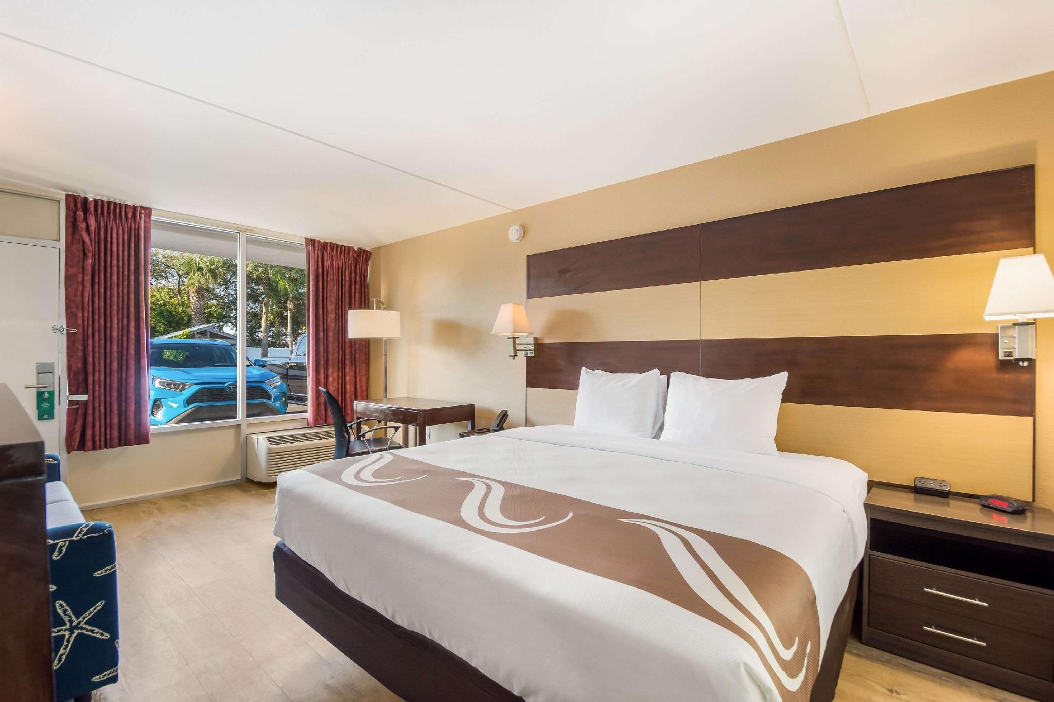 1 King Bed, Suite, Nonsmoking, Upgrade