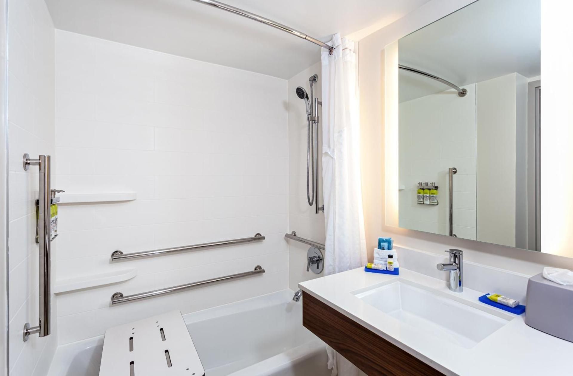 King Room - Mobility Access/Hearing Accessible