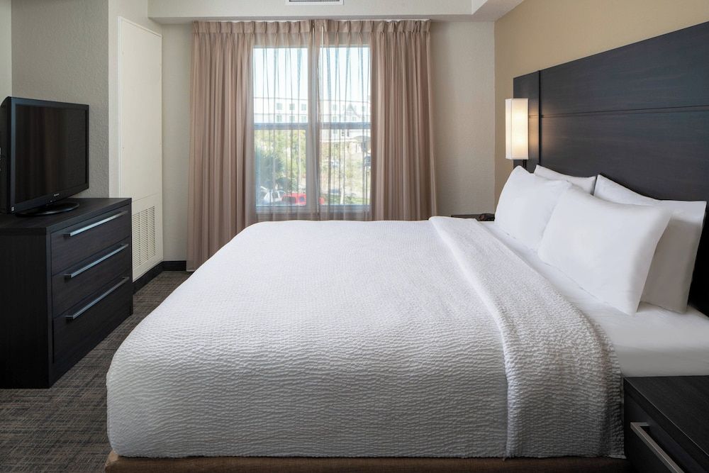 Suite, 1 Bedroom, Non Smoking (Mobility/Hearing Accessible, Tub)