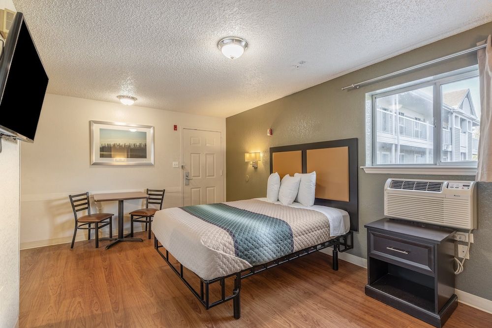 HomeTowne Studios by Red Roof Orlando - Casselberry Studio, 1 Queen Bed, Accessible, Non Smoking