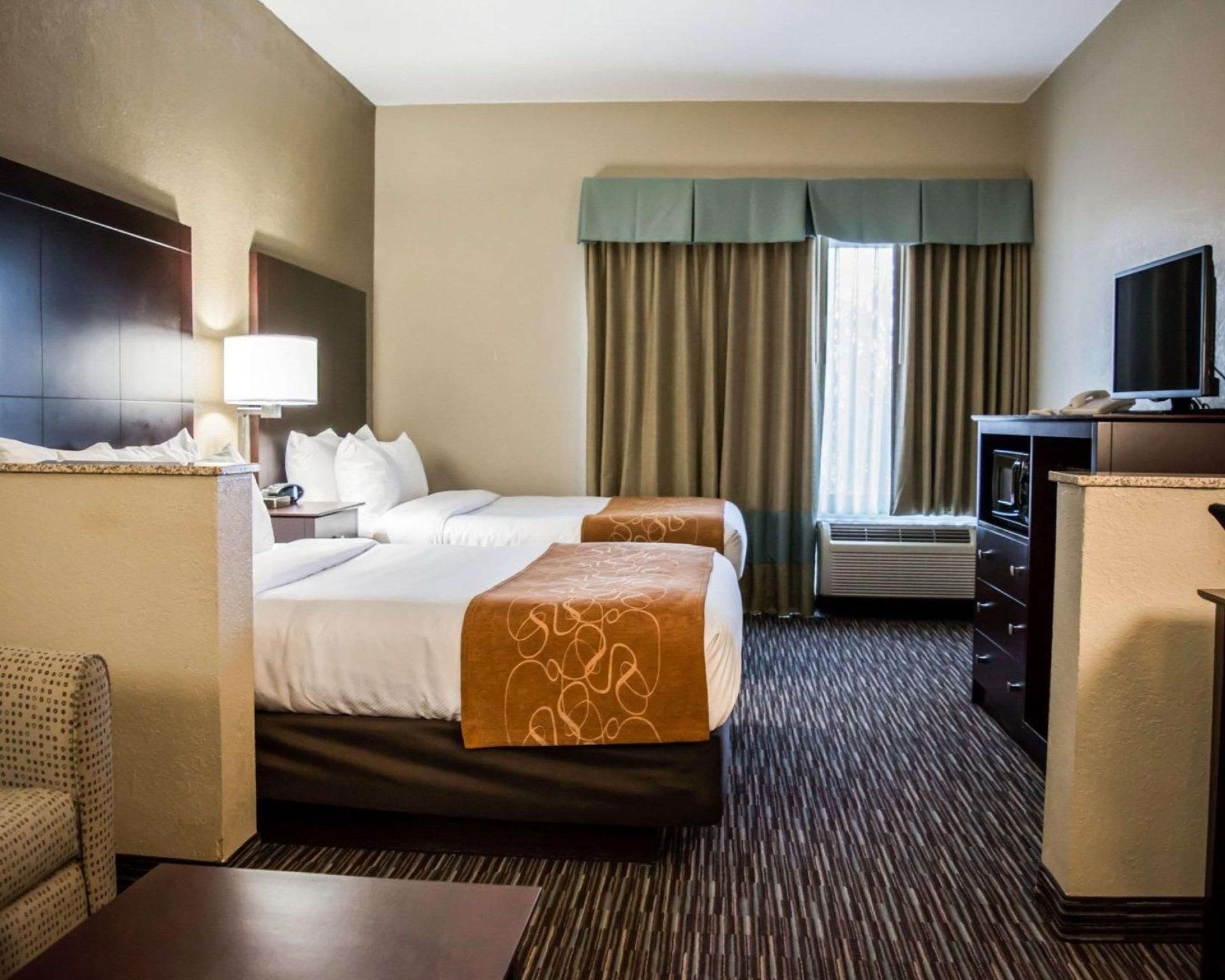 2 Queen Beds, Suite, Nonsmoking