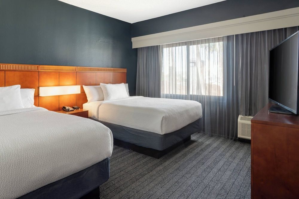 Suite, 2 Double Beds, Courtyard View (Hearing Accessible)