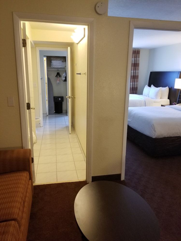 Suite, 2 Double Beds, Non Smoking (Interior Corridor)