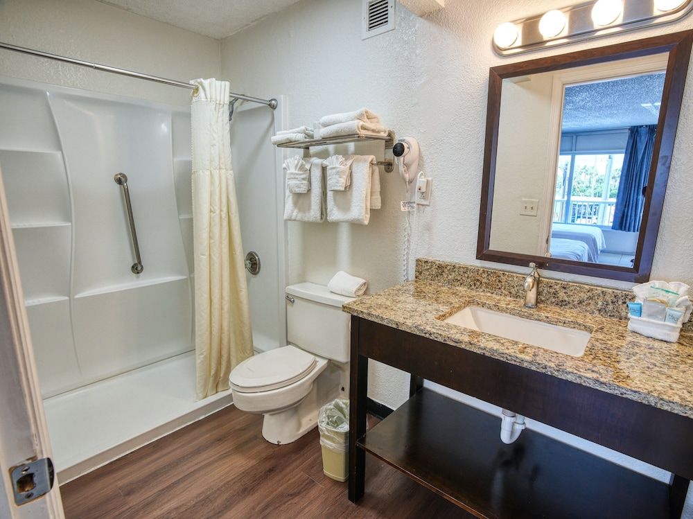 Clearwater Beach Hotel Standard Single Room, 1 Queen Bed 5