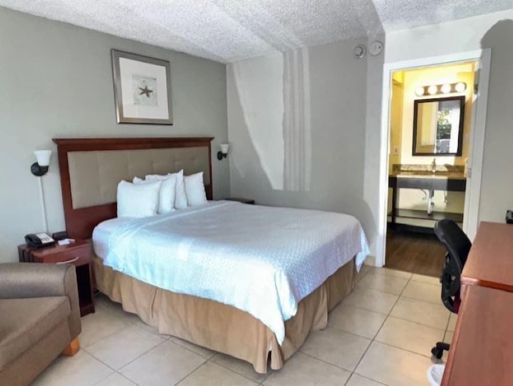 Clearwater Beach Hotel Standard Single Room, 1 Queen Bed 2