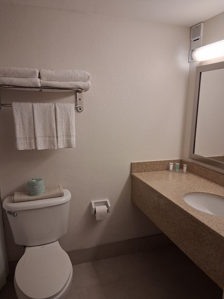 Gulfview Hotel on the Beach Standard Room, 2 Queen Beds 5