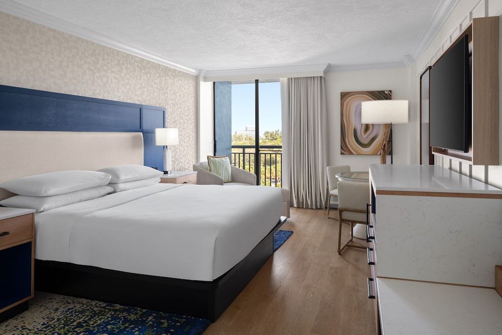 Room, 1 King Bed, Non Smoking, Resort View (Balcony)