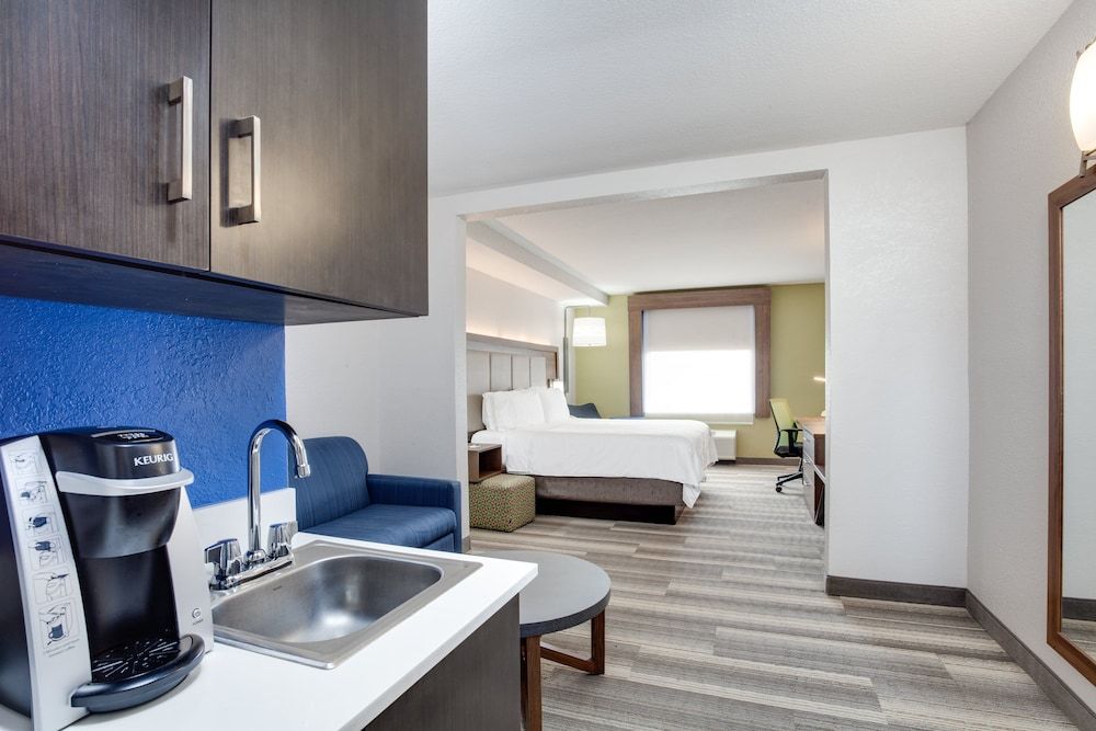 Standard Room, 1 King Bed, Jetted Tub