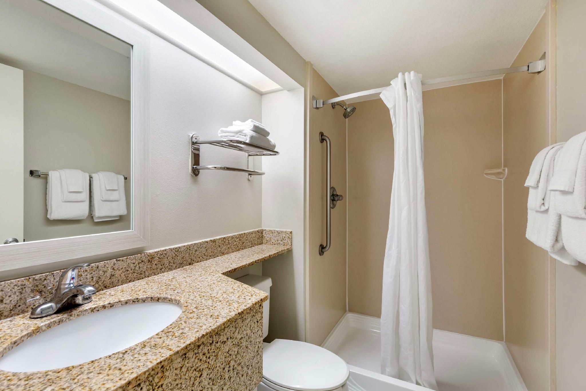 2 Queen Beds, Nonsmoking, Garden Courtyard, Kitchen, Exterior Access