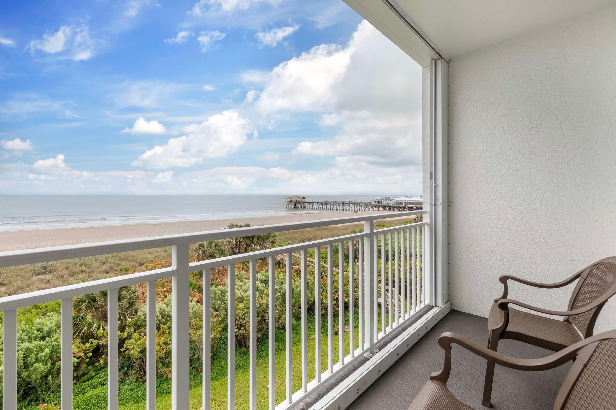 1 King Bed, Nonsmoking, Junior Suite, Beach Tower, Oceanfront, Private Balcony