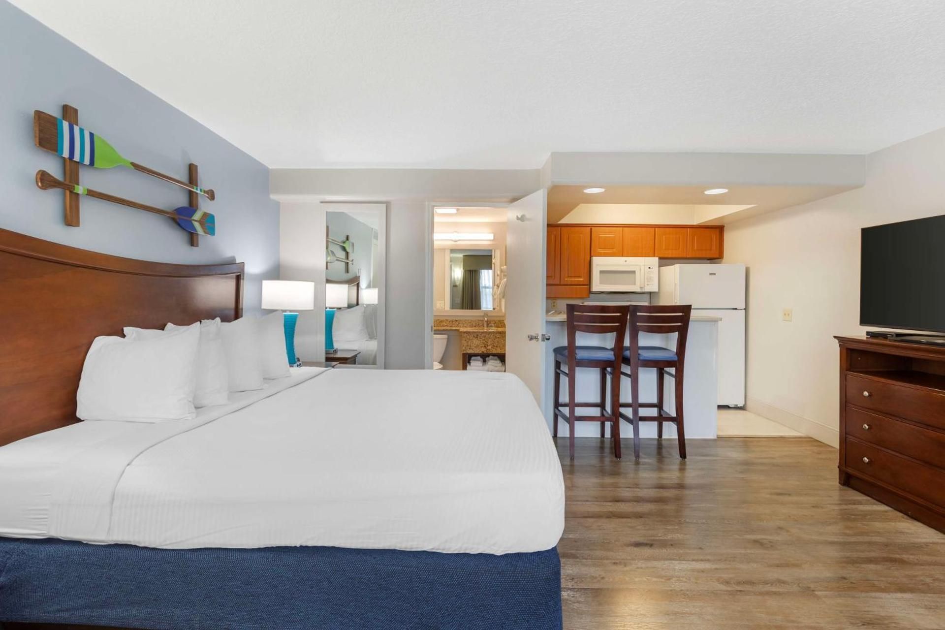 1 King Bed, Nonsmoking, Garden Courtyard, Kitchen, Exterior Access