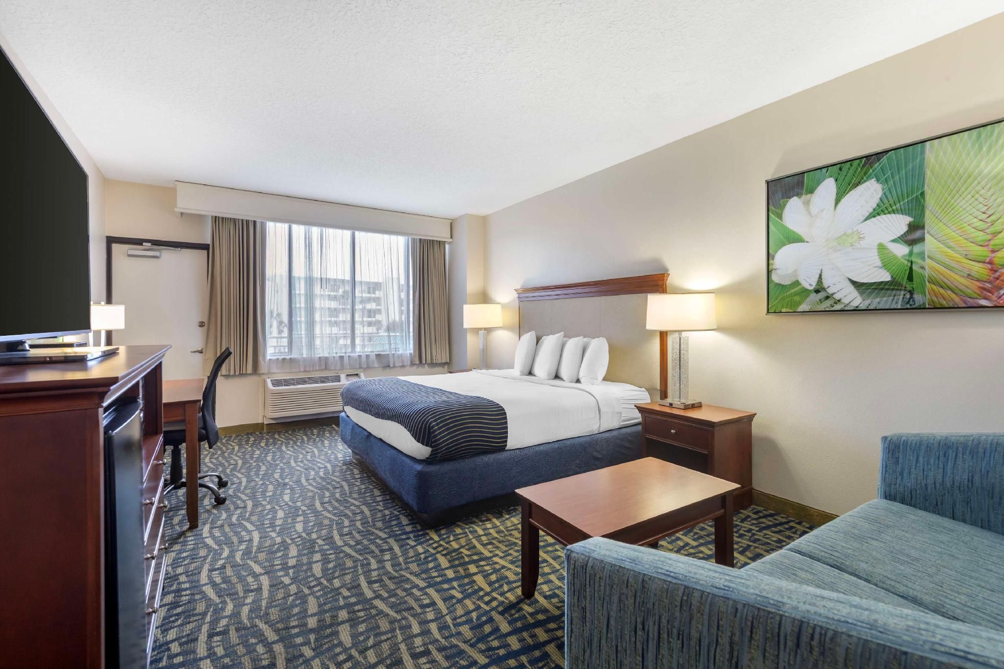 1 King Bed, Nonsmoking, Beach Tower, Oceanfront, Private Balcony