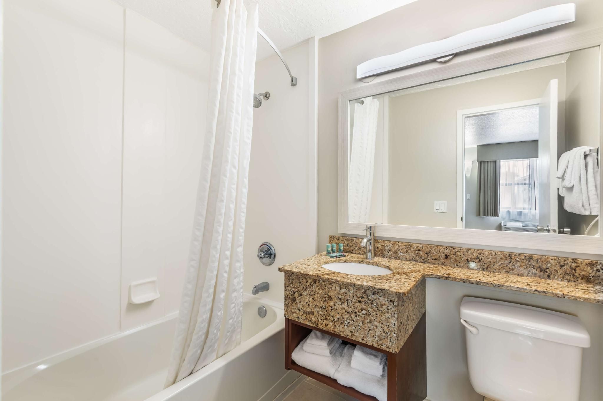 1 King Bed, Nonsmoking, Garden Courtyard, Kitchen, Exterior Access