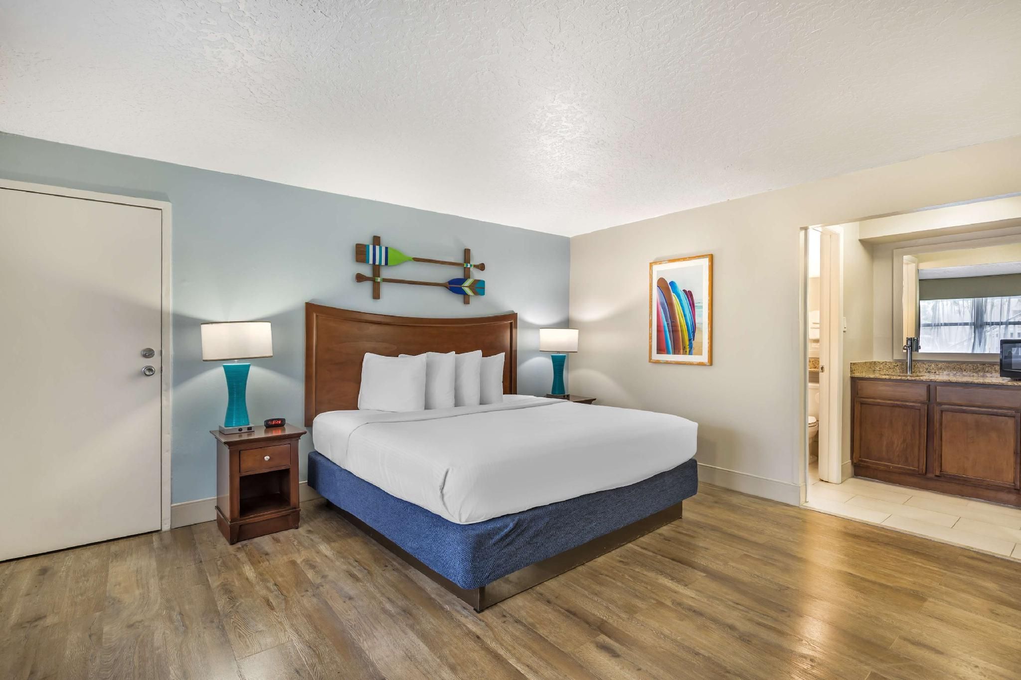1 King Bed, Nonsmoking, Garden Courtyard, Exterior Access