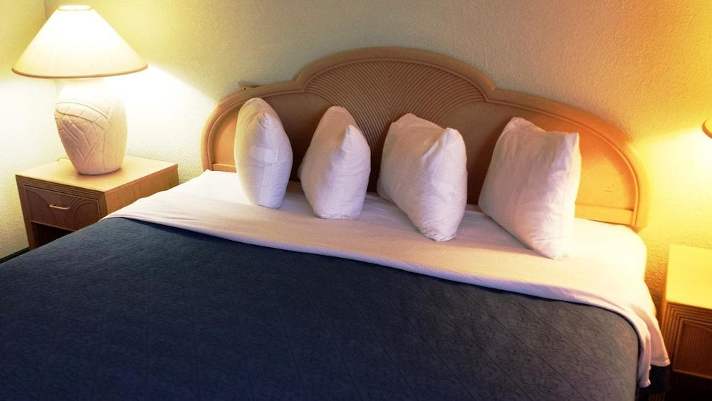 Standard Suite, Queen and Sofa Bed, Accessible