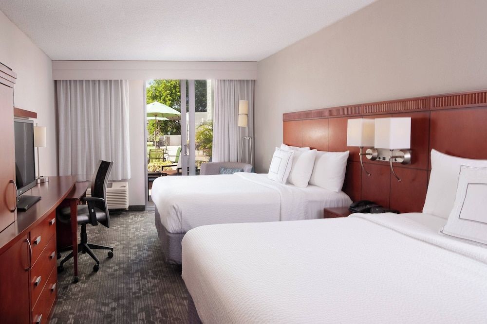 Room, 2 Queen Beds (Mobility Accessible, Roll-In Shower)