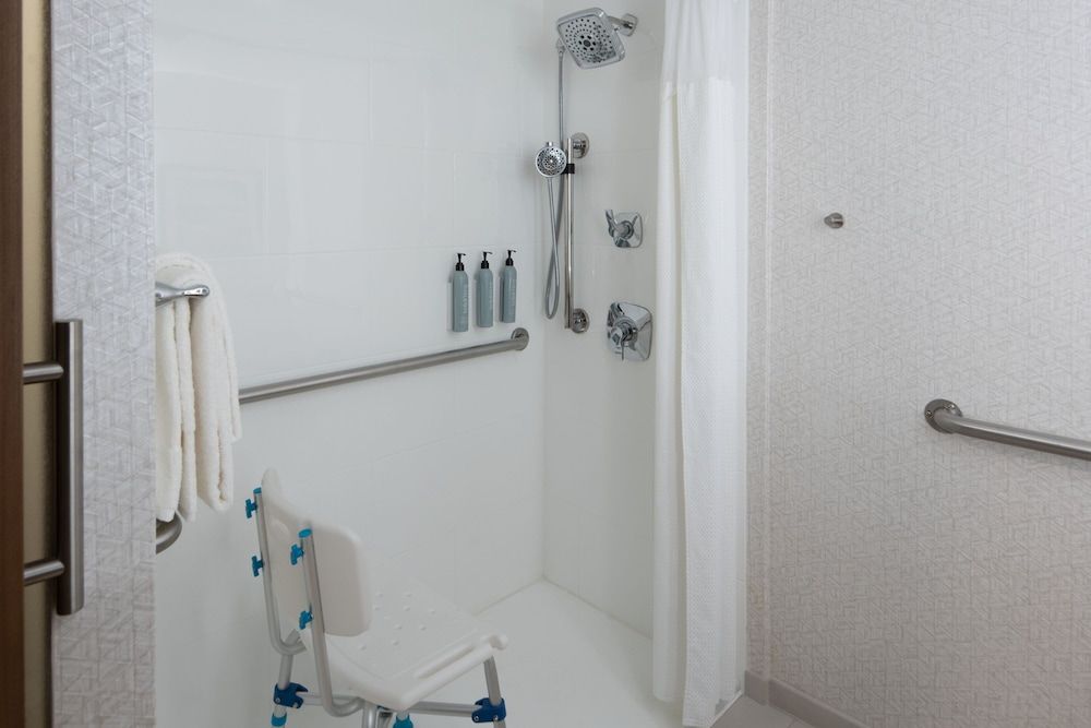 Room, 2 Queen Beds (Mobility Accessible, Roll-In Shower)
