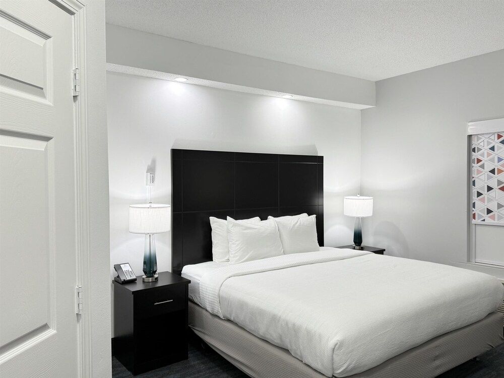 Suite, 1 King Bed, Non Smoking (with Sofabed)