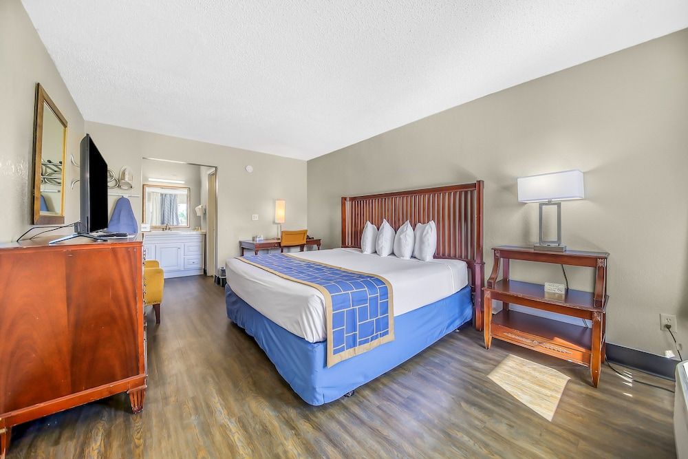 Standard Room, 1 King Bed, Smoking