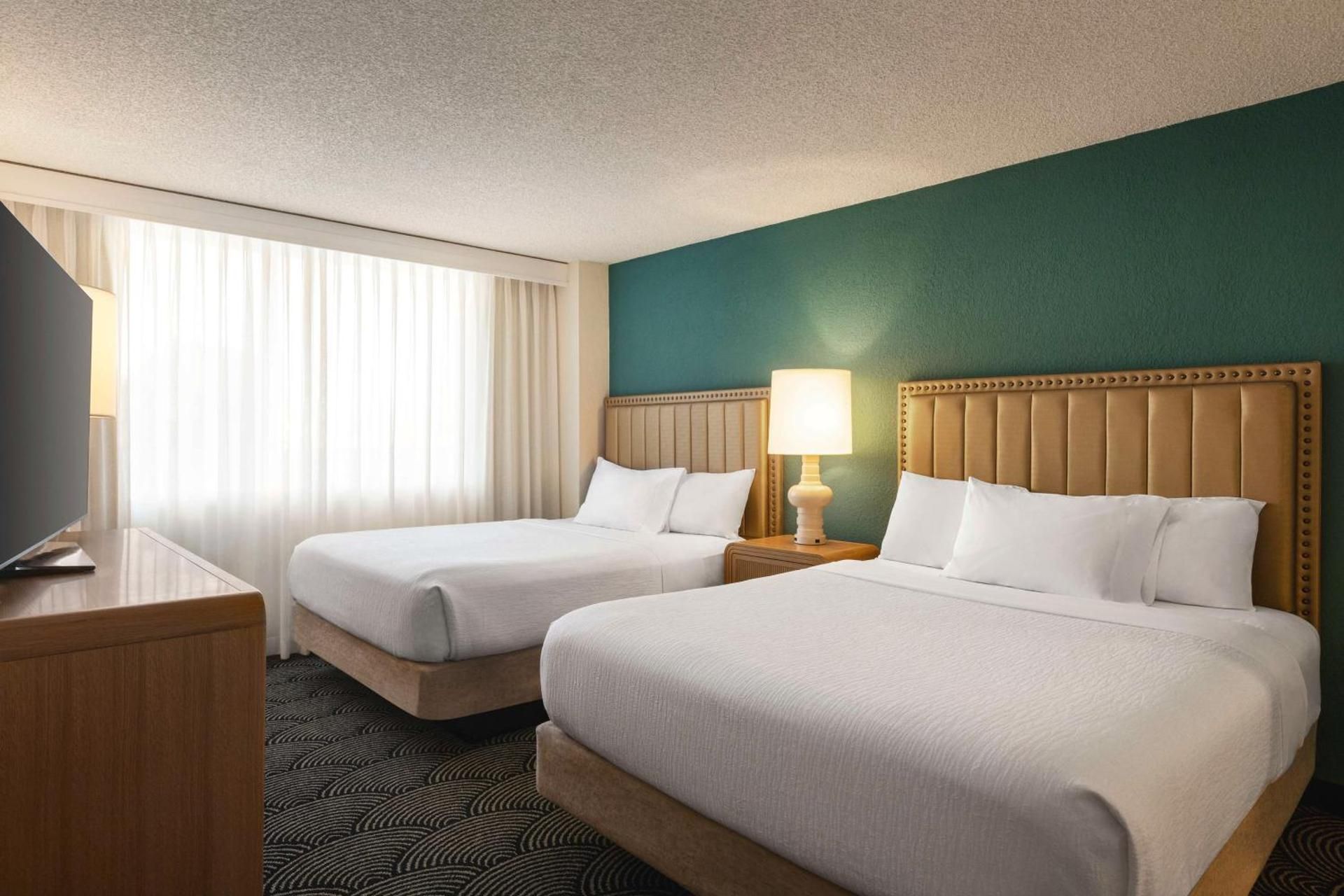 2 ROOM SUITE-2 QUEEN BEDS- NO BALCONY