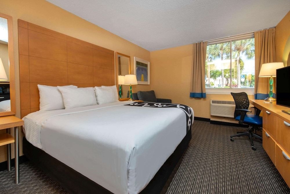 Room, 1 King Bed, Non Smoking