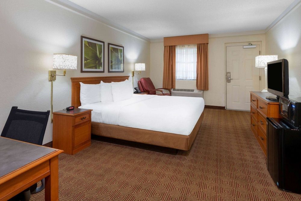 Room, 1 King Bed, Accessible, Non Smoking (Mobility/Hearing Impaired Accessible)