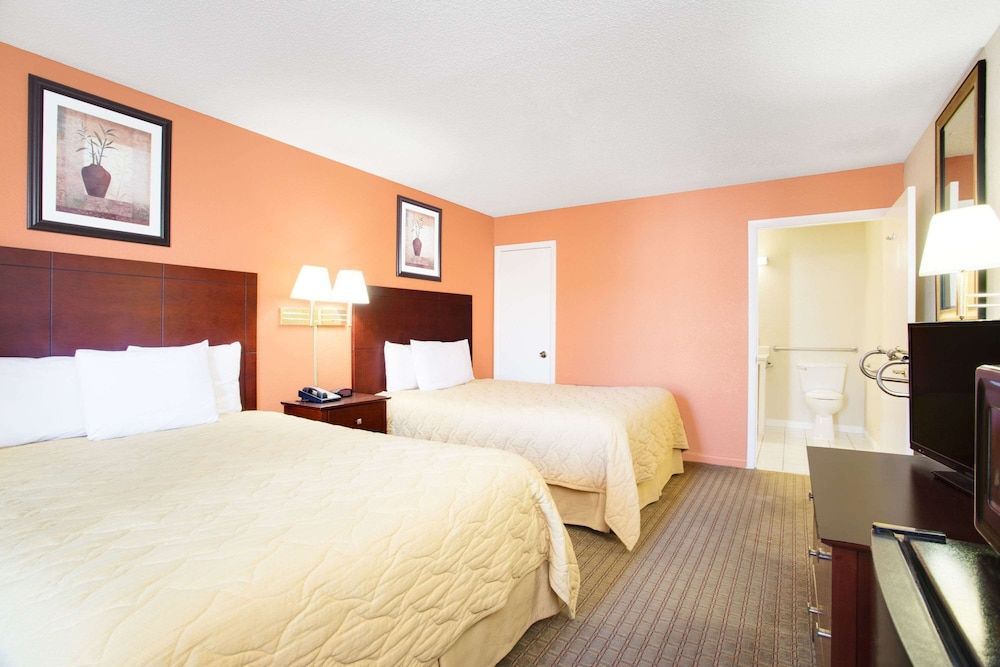 Room, 2 Queen Beds, Accessible, Non Smoking (Mobility/Roll-In Shower)