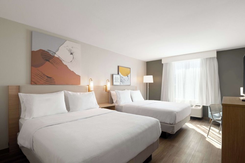 Spark by Hilton Destin Room, 2 Queen Beds, Accessible, Bathtub (Mobility) 3