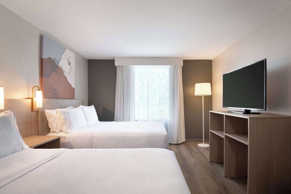 Spark by Hilton Destin Room, 2 Queen Beds, Accessible, Bathtub (Mobility)