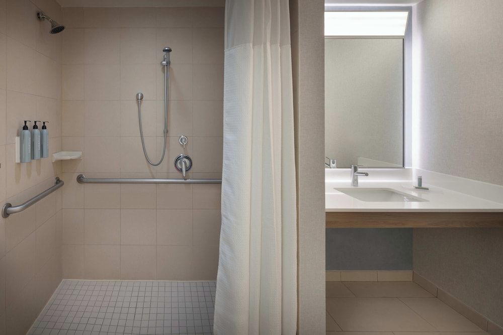 Room, 2 Queen Beds, Non Smoking (Mobility Accessible, Roll-in Shower)