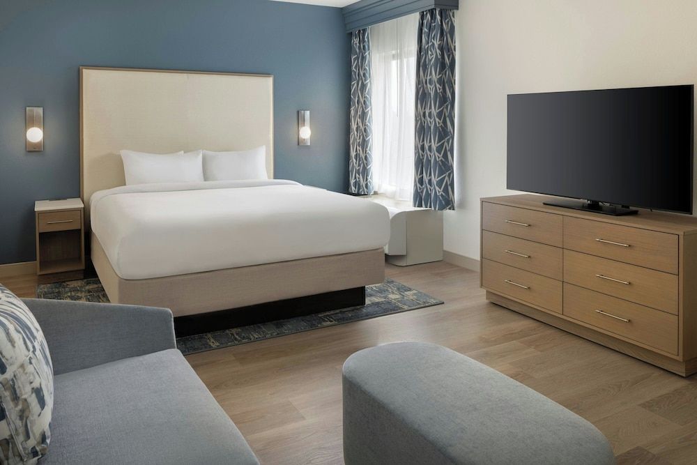 Suite, 1 King Bed with Sofa bed, Non Smoking (Mobility/Hearing Accessible, Tub)