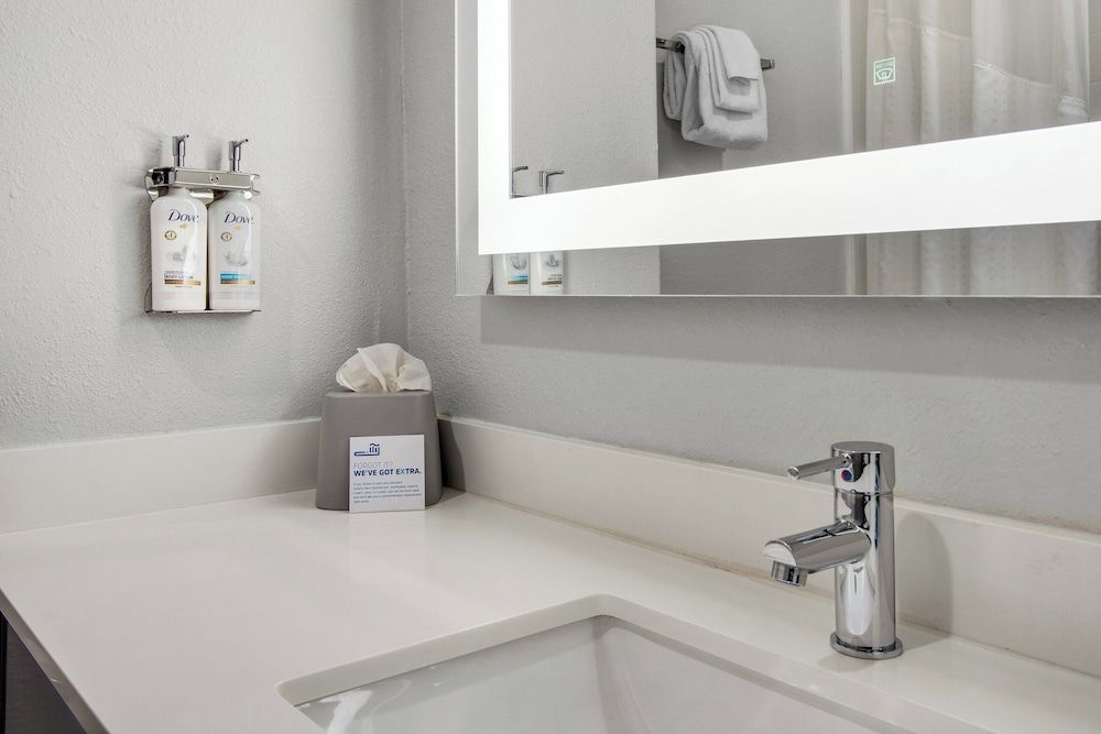 Suite, 1 King Bed, Accessible (Communications Accessible)