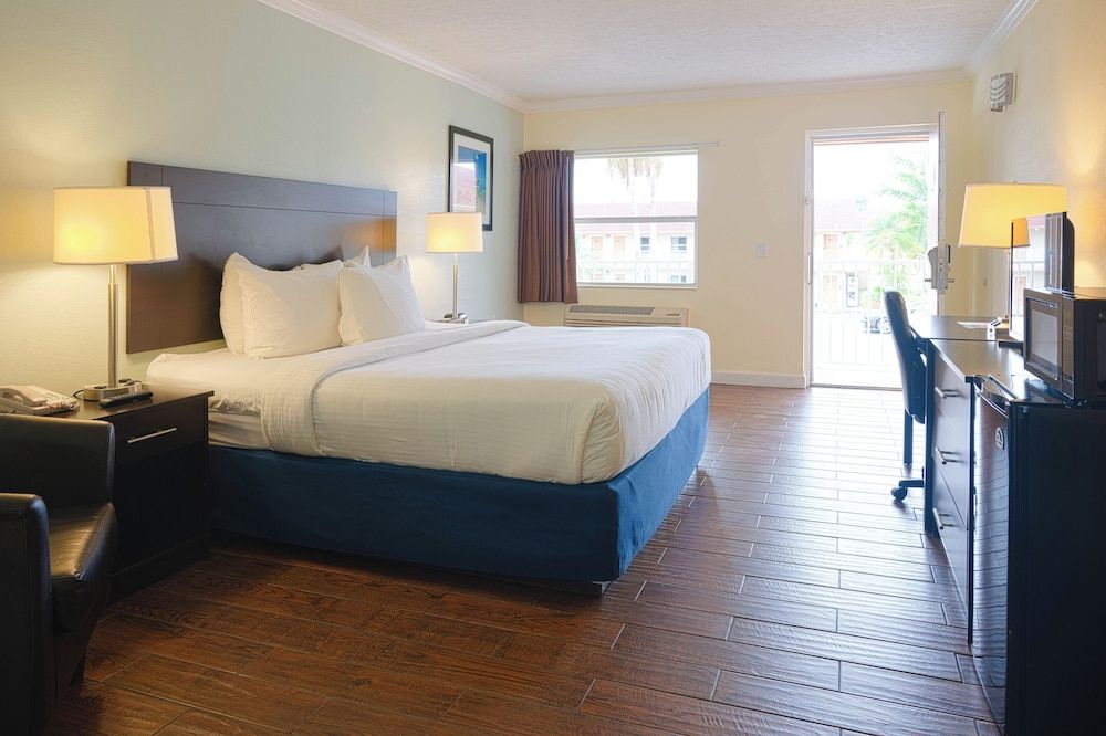 Fairway Inn Florida City Homestead Everglades Standard King Room, 1 King Bed 6