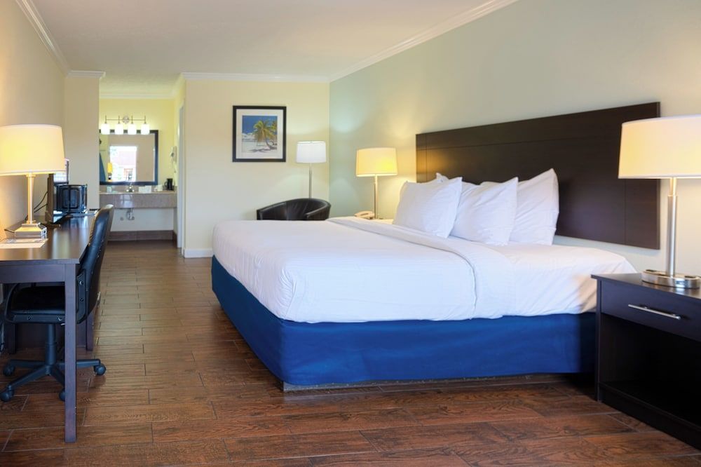 Fairway Inn Florida City Homestead Everglades Standard King Room, 1 King Bed 10