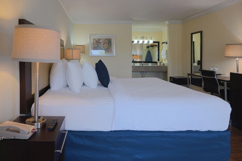 Fairway Inn Florida City Homestead Everglades Standard King Room, 1 King Bed 7