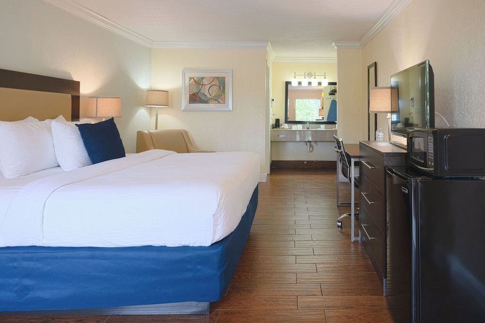 Fairway Inn Florida City Homestead Everglades Standard King Room, 1 King Bed 5