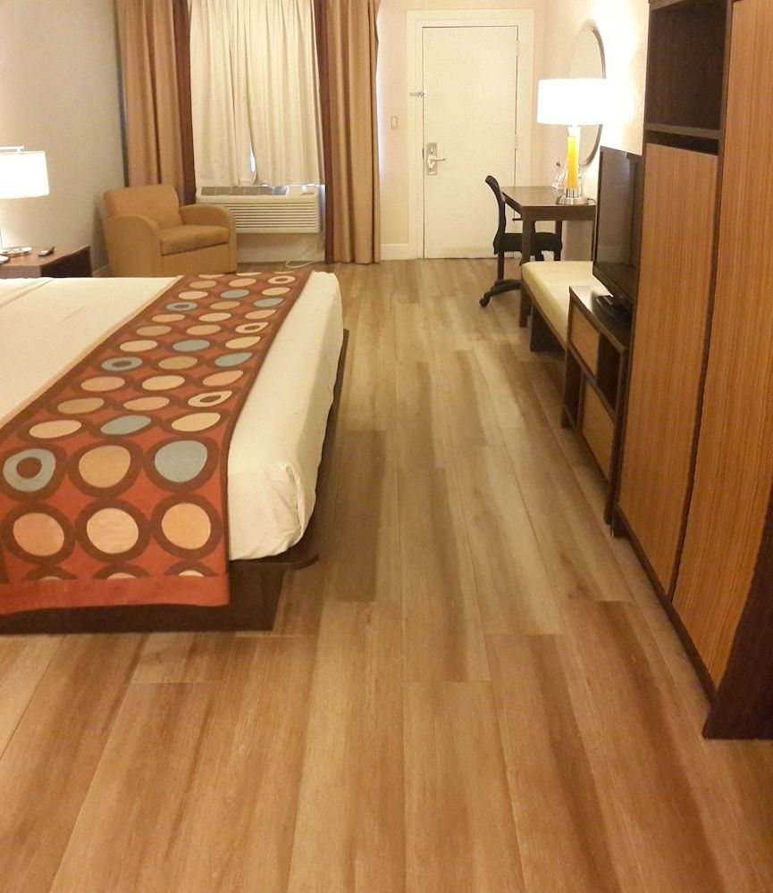 Deluxe Room, 1 King Bed, Non Smoking