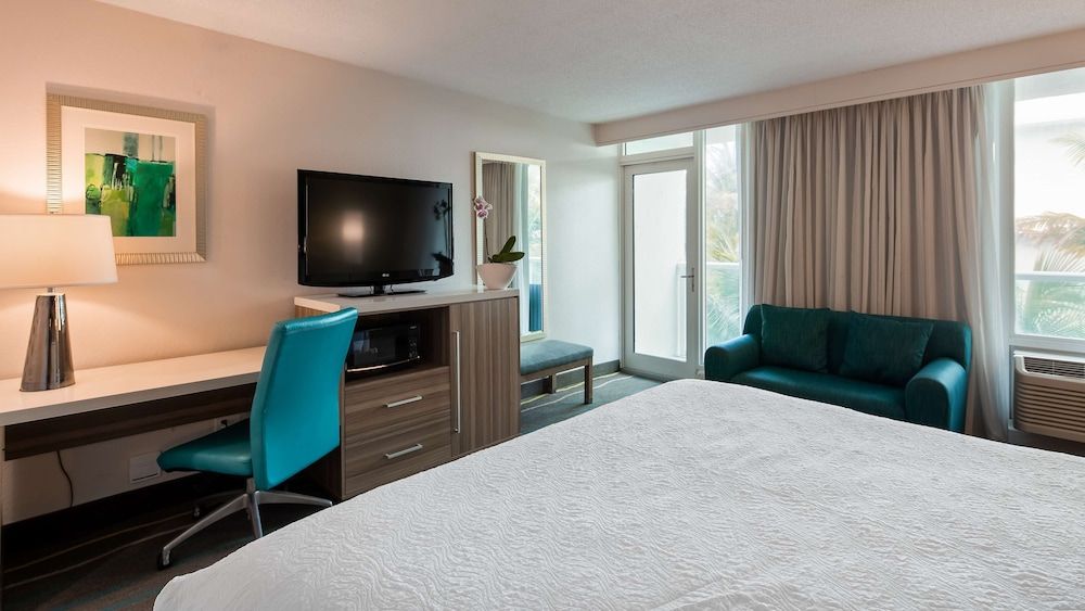 Best Western Plus Oceanside Inn Standard Room, 1 King Bed, Refrigerator & Microwave, Poolside