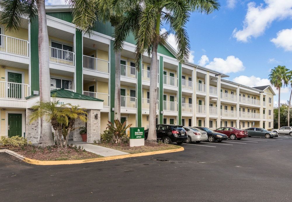 undefined HomeTowne Studios by Red Roof Fort Lauderdale 6