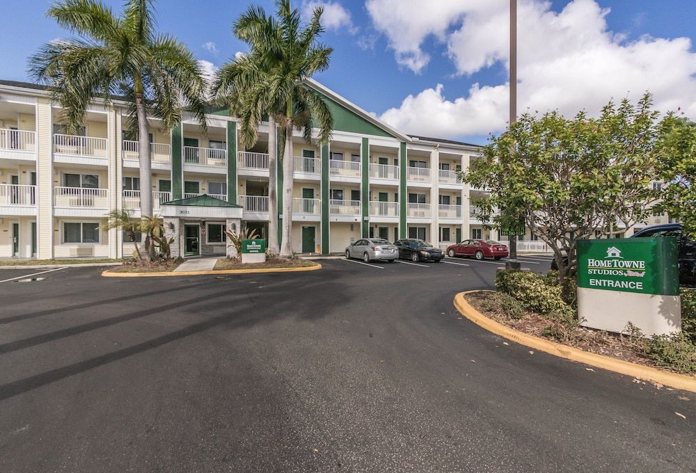 undefined HomeTowne Studios by Red Roof Fort Lauderdale 9