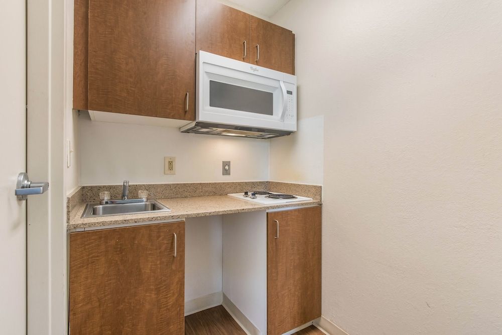 undefined HomeTowne Studios by Red Roof Fort Lauderdale 3