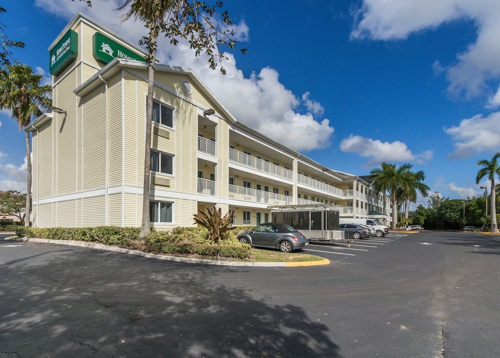 undefined HomeTowne Studios by Red Roof Fort Lauderdale 10