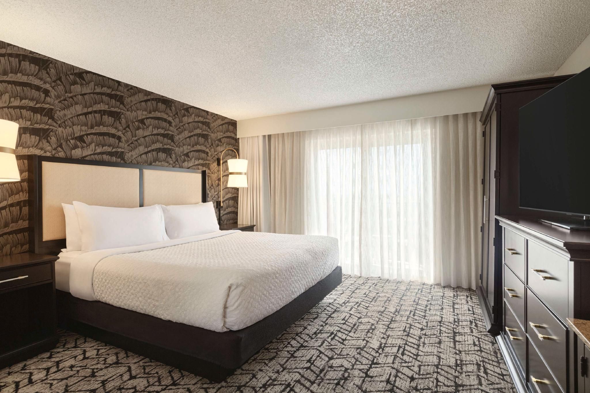 2 ROOM SUITE - 1 KING - SHOWER ONLY