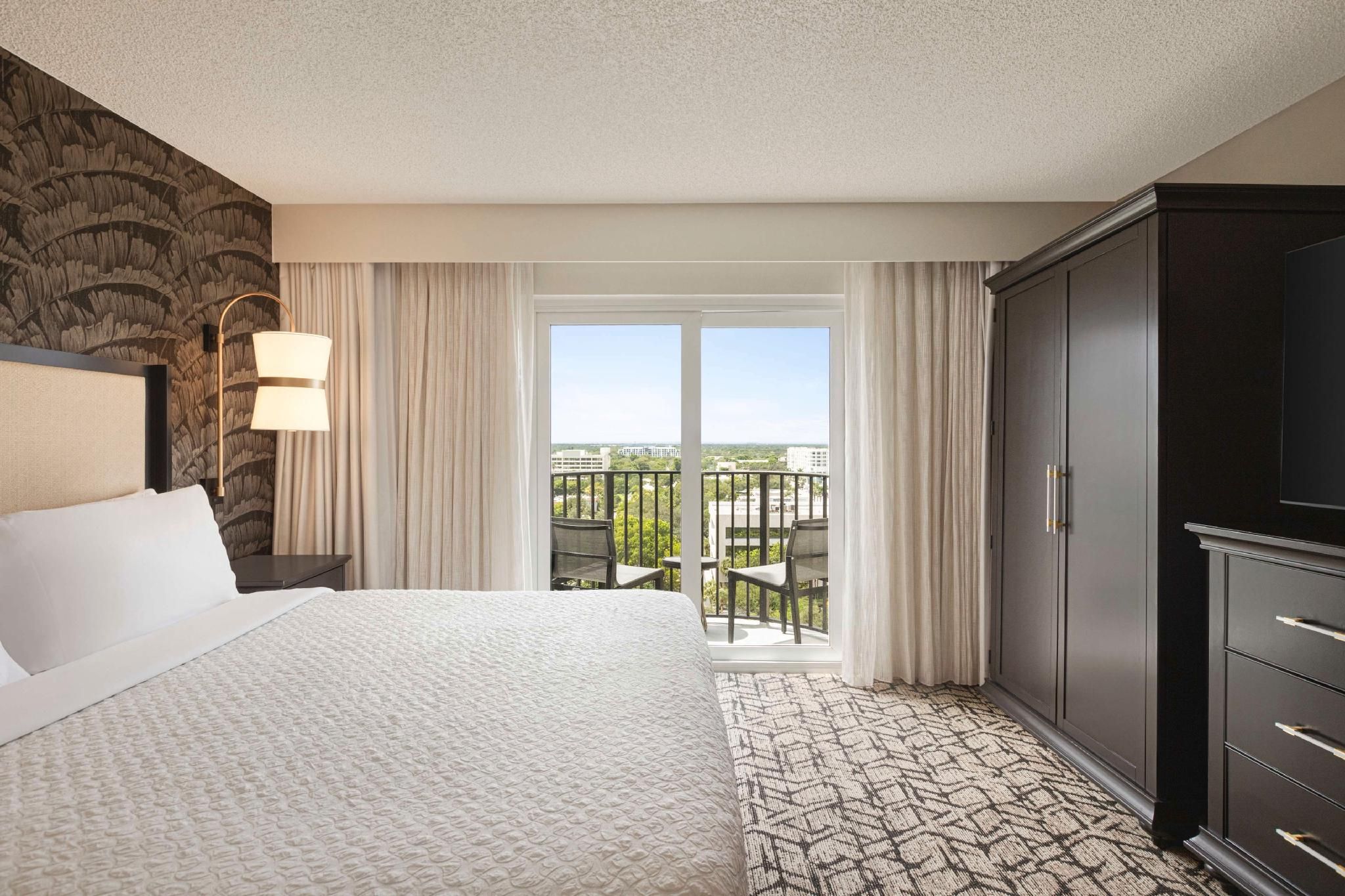 2 ROOM PREMIUM SUITE-1 KING BED- SHOWER ONLY