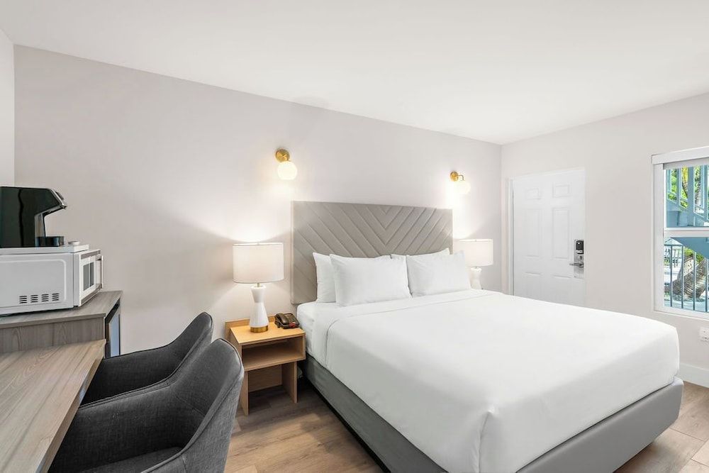 undefined The Garden Hotel & Resort 9