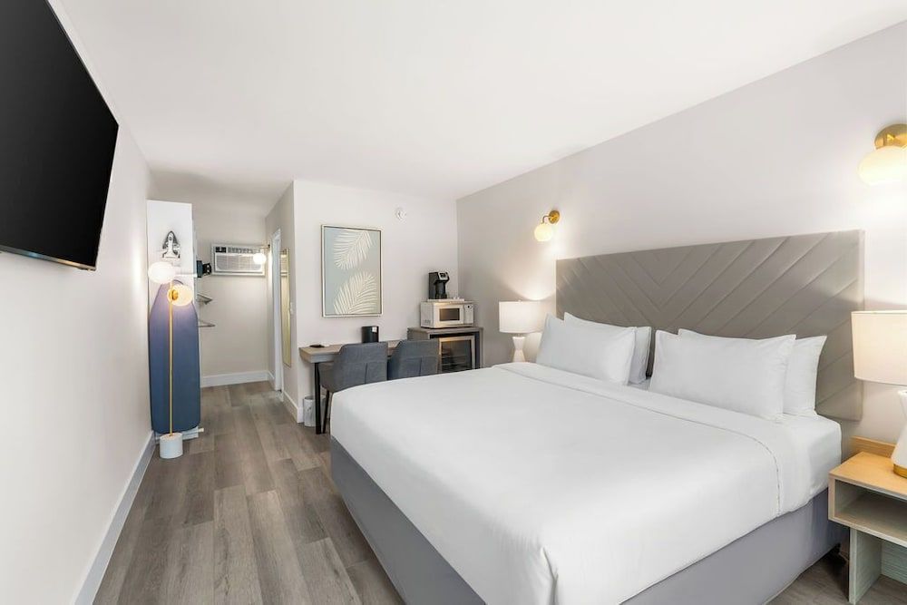 undefined The Garden Hotel & Resort 8